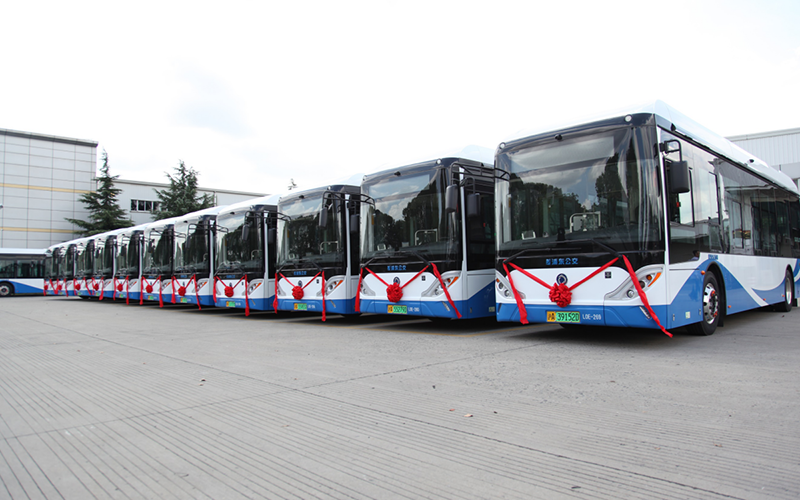 2014年，32輛全新申龍SLK6109鋁身混合動力客車批量交付上海浦東公交投入使用。