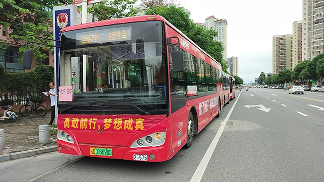 596輛申龍純電動公交車護航廣西學子追夢之路
